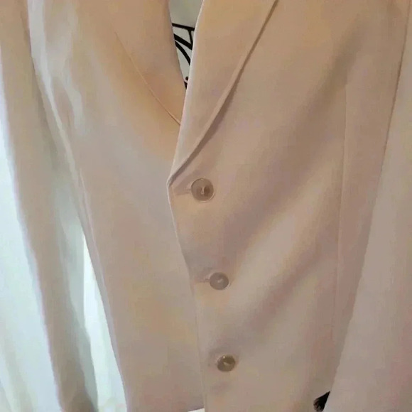Smart White Summer Weight Jacket 3 Button Blazer Summer Dining Out - Picture 4 of 7